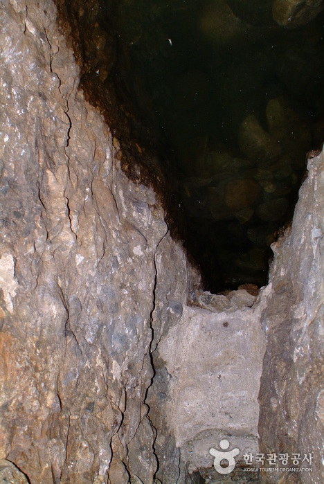 马耳山华岩窟(마이산 화엄굴)