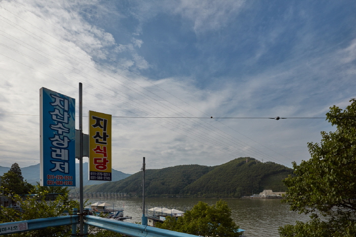 清平湖畔辣鱼汤村(청평호반 매운탕촌)