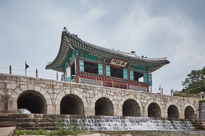 华虹门(화홍문) 华虹门(화홍문)