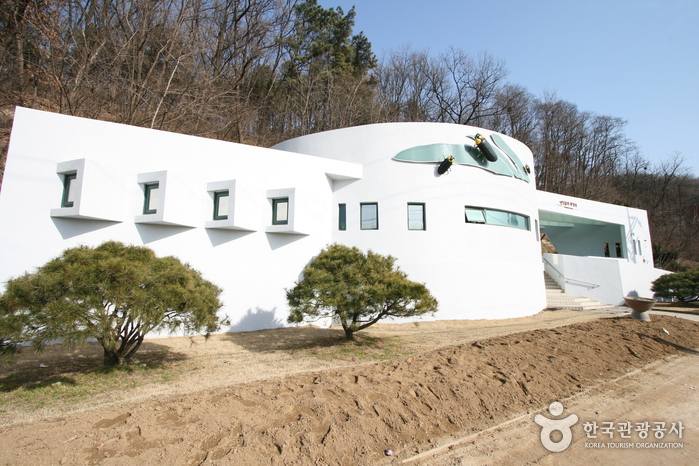 萤火虫洗手间(반딧불이화장실) 萤火虫洗手间(반딧불이화장실)