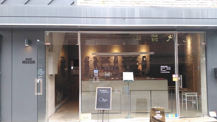 Velvet Moon(벨벳문)