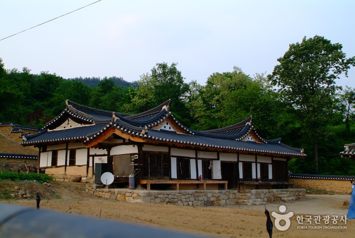 青松平山申氏判事公派宗宅(청송 평산신씨 판사공파 종택과 분가 고택)