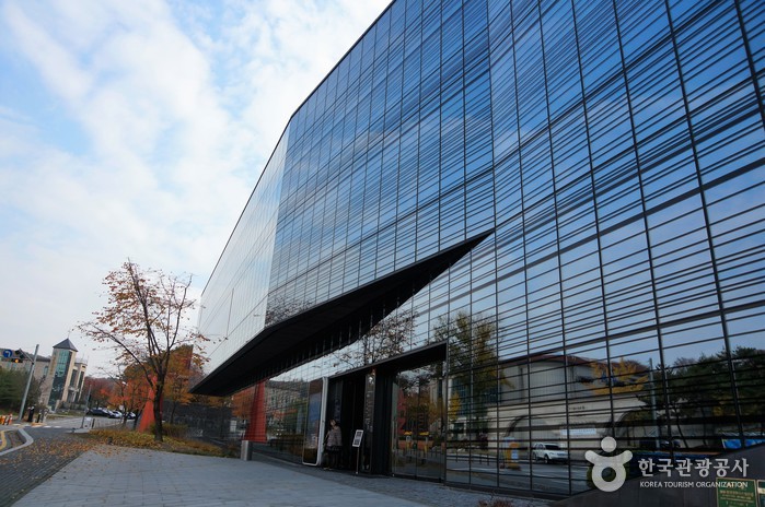 Nam June Paik Art Center (백남준아트센터) Nam June Paik Art Center (백남준아트센터)