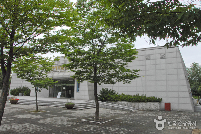 Yanggu Prehistory Museum (양구선사박물관)