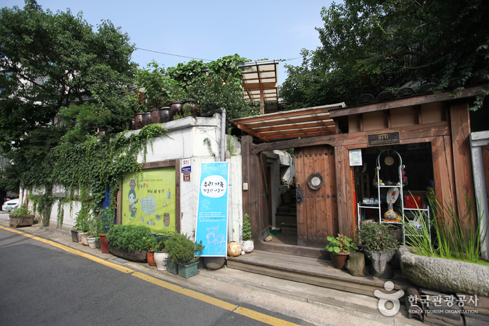 Bukchon Museum (북촌생활사박물관)