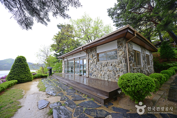 Villa of Rhee Syngman (이승만별장(고성))