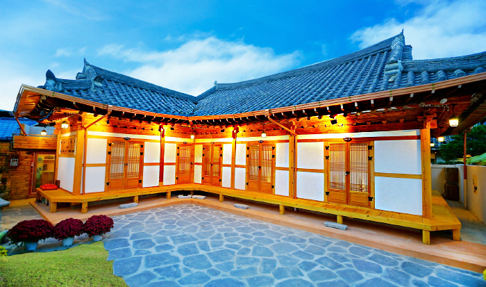 Jeonju hanok house [Korea Quality] / 전주한옥숙박체험관 [한국관광 품질인증]
