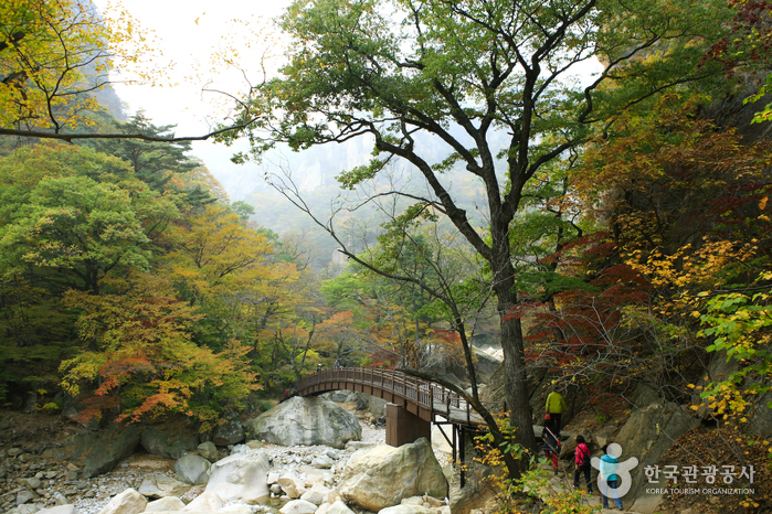 Seoraksan National Park (Southern Section) (설악산국립공원 (남설악))