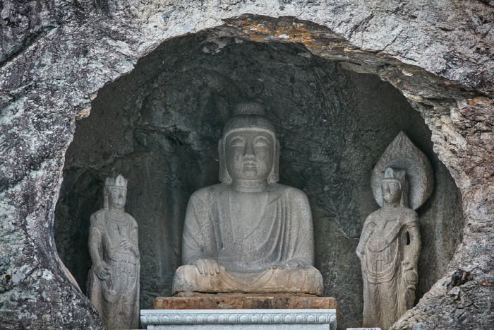 Gunwi Buddha Triad Grotto (2nd Seokguram) (군위 아미타여래삼존 석굴)