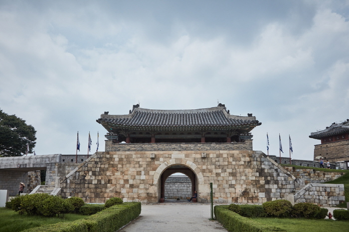 Hwaseomun Gate (화서문)