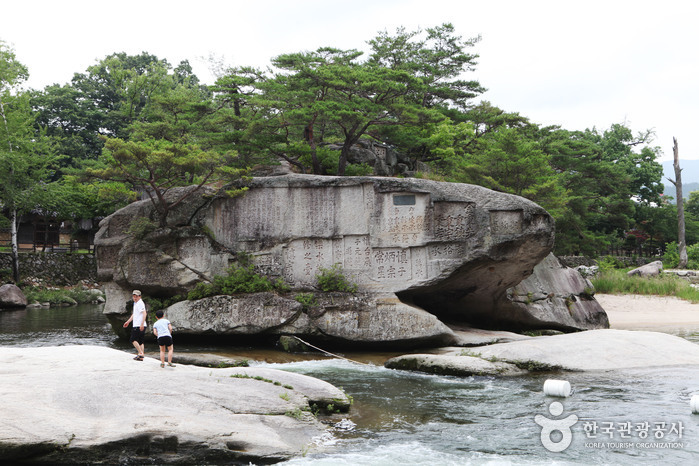 Geochang Suseungdae Rock (거창 수승대)