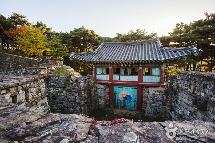 Gochangeupseong Walled Town (고창읍성)