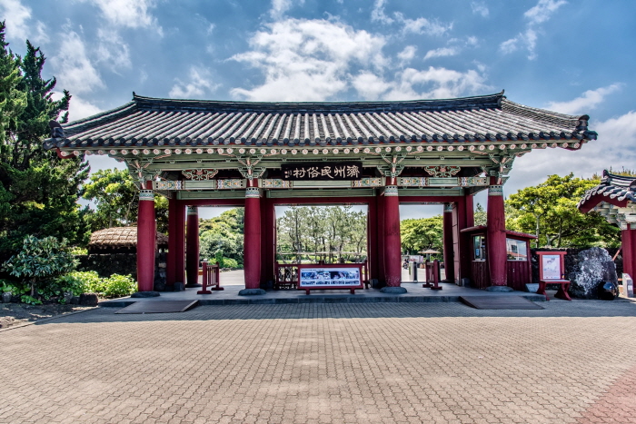 Jeju Folk Village (제주민속촌)