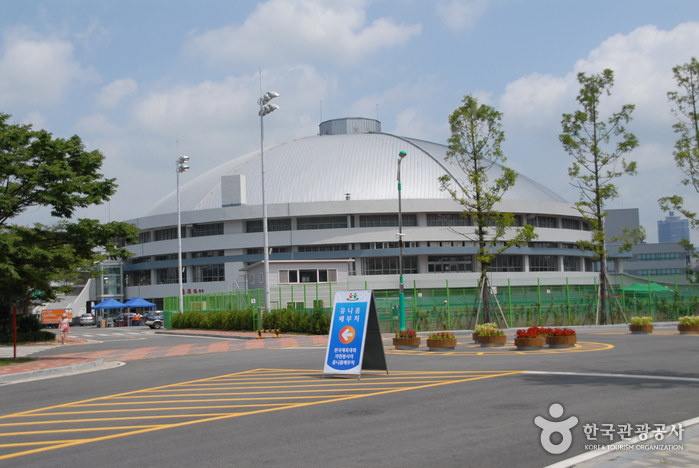 Hanbat Sports Complex (한밭종합운동장)