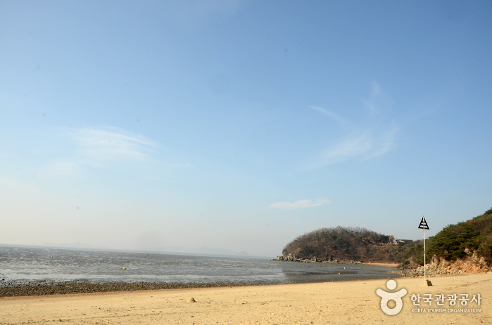 Minmeoru Beach (민머루해변)