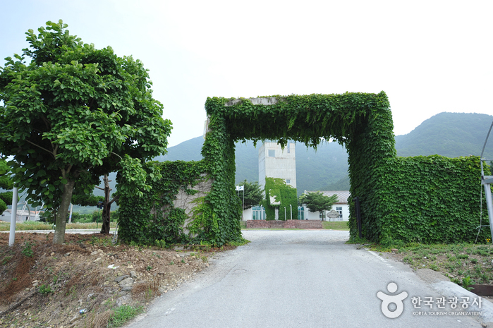 Midang Literary House (미당 서정주 시문학관) Midang Literary House (미당 서정주 시문학관)