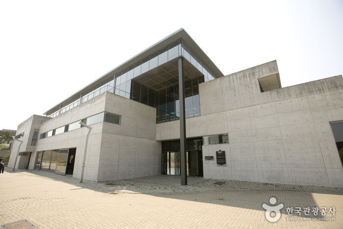 Seoul Action School (Martial Arts Center) (서울액션스쿨 (마샬아트센터)) Seoul Action School (Martial Arts Center) (서울액션스쿨 (마샬아트센터))