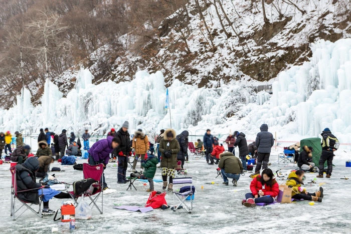 Cheongpyeong Snowflake Festival (청평 얼음꽃축제)