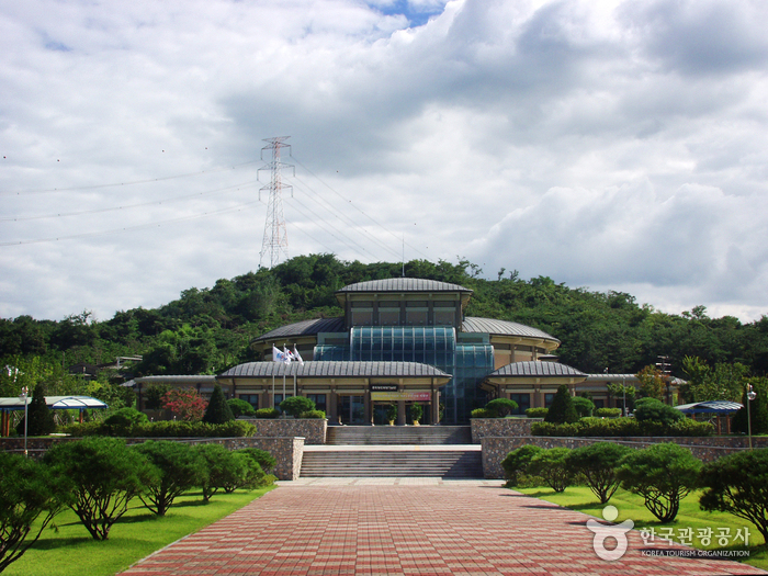 Donghak Peasants Revolution Memorial Hall (동학농민혁명기념관)