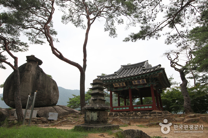 Yoseonjeong Pavilion & Yoseonam Rock (요선정·요선암)