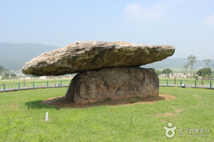 Dolmen in Bugeun-ri [UNESCO World Heritage] (강화 고인돌 유적 [유네스코 세계문화유산])