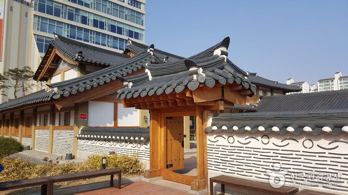 Goyang Cultural Center (고양문화원)