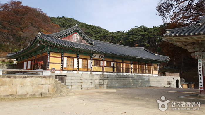 Sudeoksa Temple (수덕사)