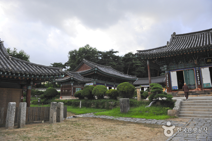 Hwaseong Yongjusa Temple (용주사(화성))