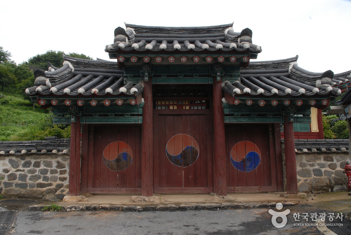 Jeonuihyanggyo Confucian School (전의향교)