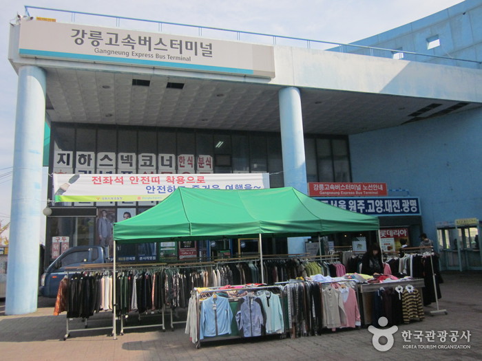 Terminal des bus express de Gangneung (강릉고속버스터미널) Terminal des bus express de Gangneung (강릉고속버스터미널)
