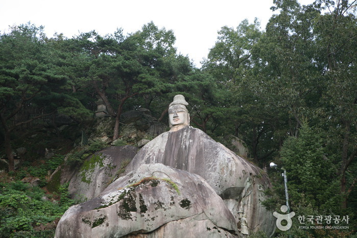 Andong Icheondong Seokbulsang (Statue de Bouddha en pierre d’Andong icheondong) (안동 이천동 마애여래입상) Andong Icheondong Seokbulsang (Statue de Bouddha en pierre d’Andong icheondong) (안동 이천동 마애여래입상)