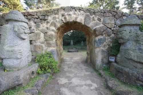 Dolhareubang-Park Bukchon (북촌 돌하르방공원) Dolhareubang-Park Bukchon (북촌 돌하르방공원)