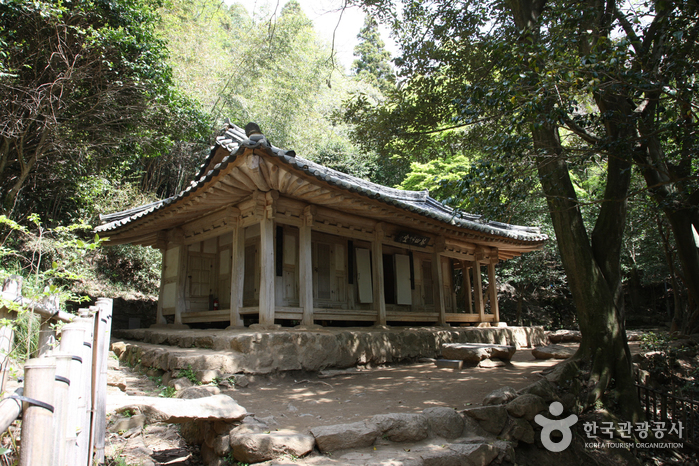 Dasan Chodang (다산초당, 다산 정약용 유적지) Dasan Chodang (다산초당, 다산 정약용 유적지)