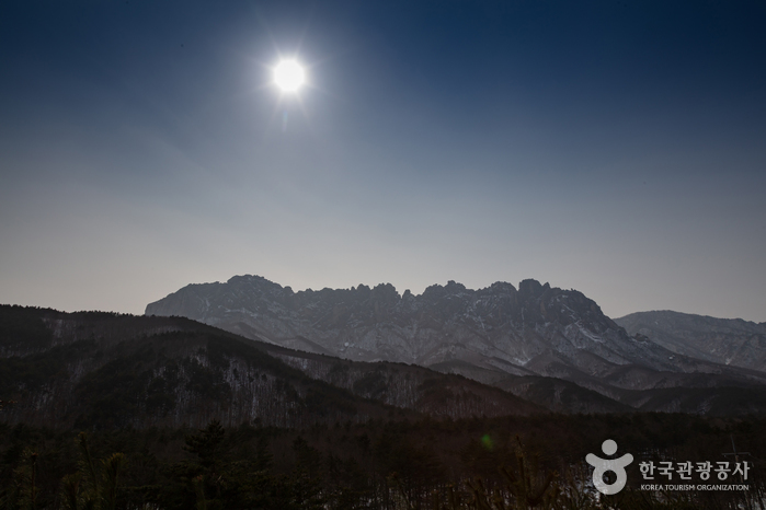Felsen Ulsanbawi (설악산 울산바위) Felsen Ulsanbawi (설악산 울산바위)
