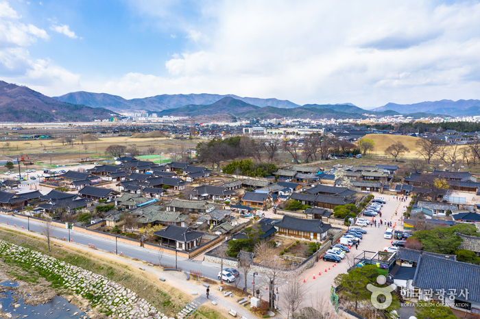 Dorf Gyeongju Gyochon (경주 교촌마을) Dorf Gyeongju Gyochon (경주 교촌마을)