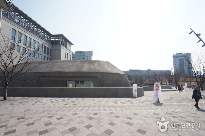 Dongdaemun History & Culture Park (동대문역사문화공원) Dongdaemun History & Culture Park (동대문역사문화공원)