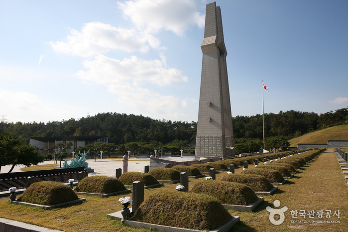 国立5.18民主墓地（국립 5.18 민주묘지）