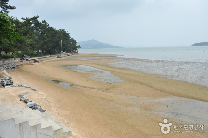 トンモリ海水浴場（톱머리 해수욕장）