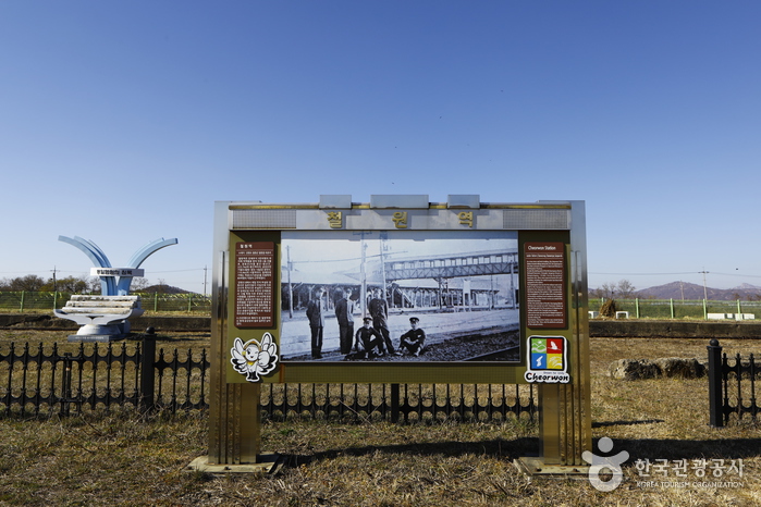 鉄原駅舎(철원역사(舍)) 鉄原駅舎(철원역사(舍))