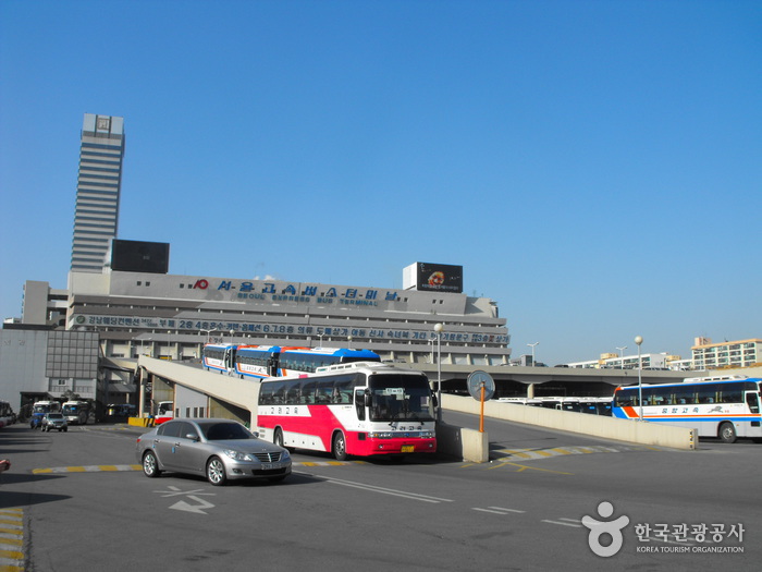 Terminal de Autobuses Expresos de Seúl (서울고속버스터미널 (경부/영동)) Terminal de Autobuses Expresos de Seúl (서울고속버스터미널 (경부/영동))