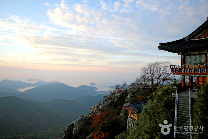 Ermita Boriam del Monte Geumsan en Namhae (금산 보리암(남해))